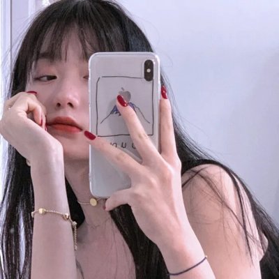 蓝色嘴巴的脸